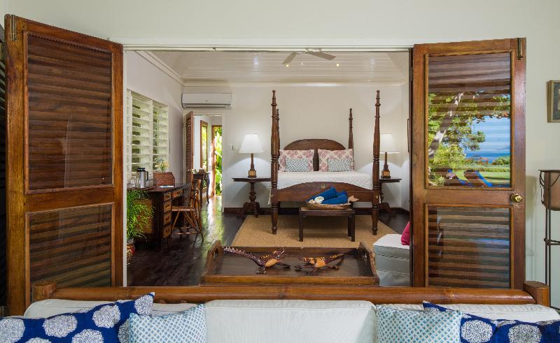 سوییت, Round Hill Hotel & Villas