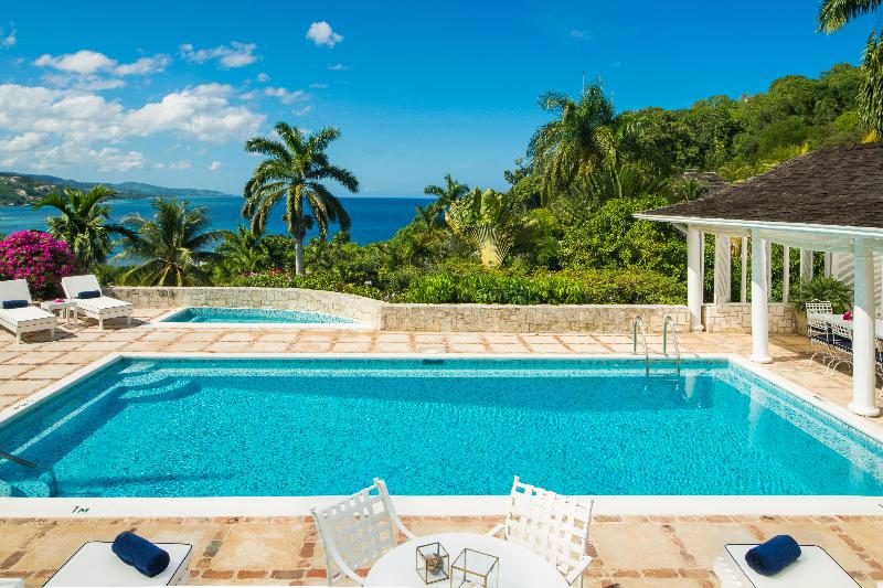 سوییت, Round Hill Hotel & Villas