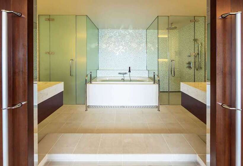 キングサイズベッドのエクゼクティブルーム, Hilton Fukuoka Sea Hawk