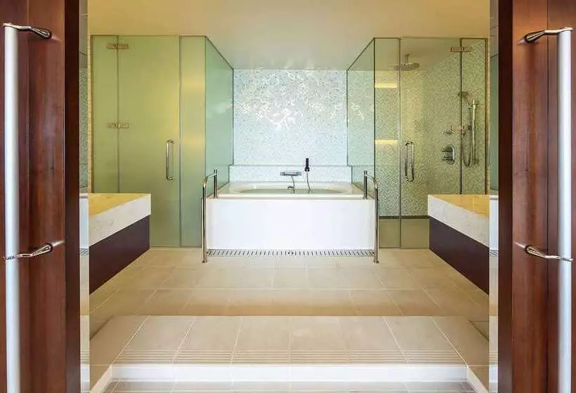 キングサイズベッドのエクゼクティブルーム, Hilton Fukuoka Sea Hawk