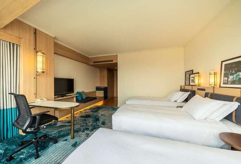 Трехместный Номер Премиум, Hilton Fukuoka Sea Hawk