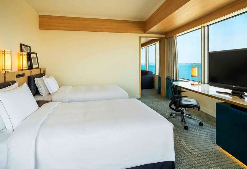 Семейный Полулюкс, Hilton Fukuoka Sea Hawk