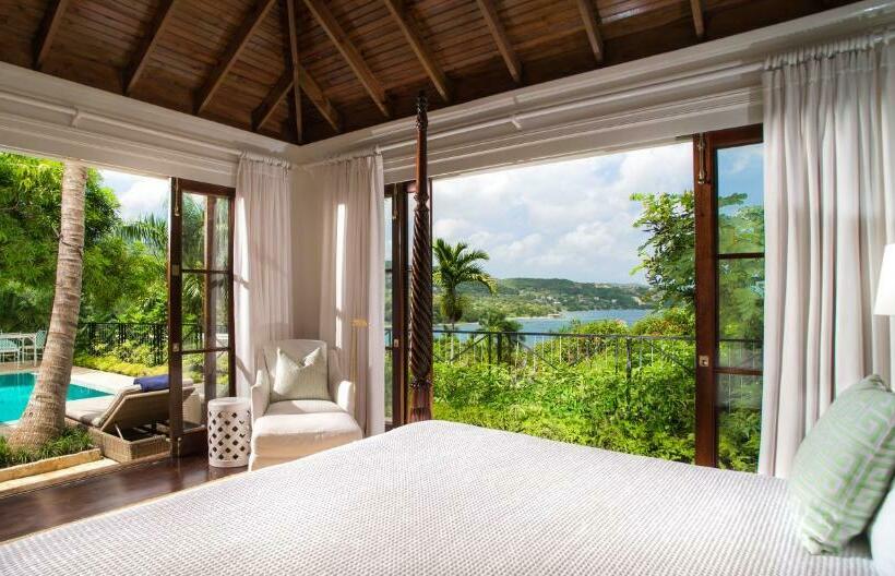 سوییت, Round Hill Hotel & Villas