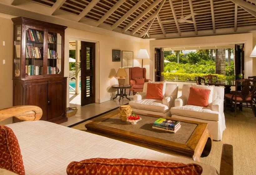 ویلای 4 خوابه, Round Hill Hotel & Villas