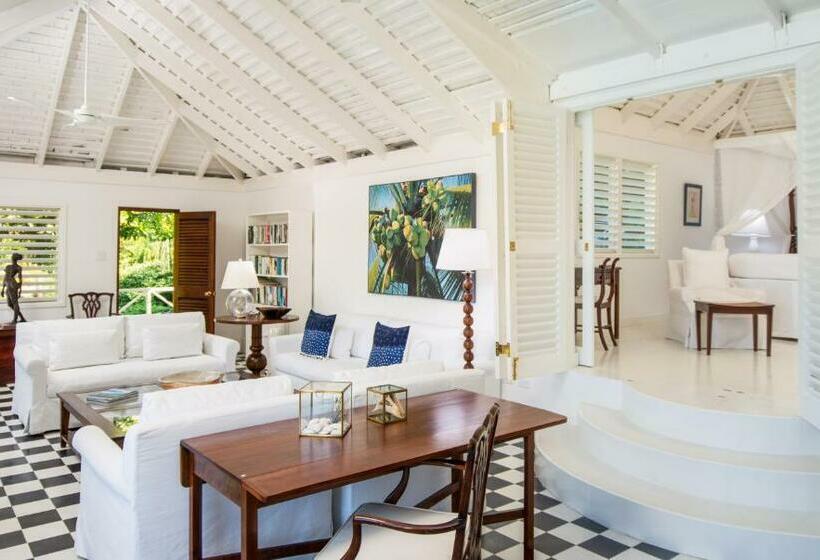 ویلای 4 خوابه, Round Hill Hotel & Villas