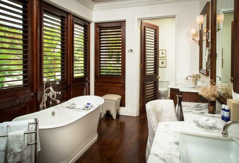 ویلای 5 خوابه, Round Hill Hotel & Villas