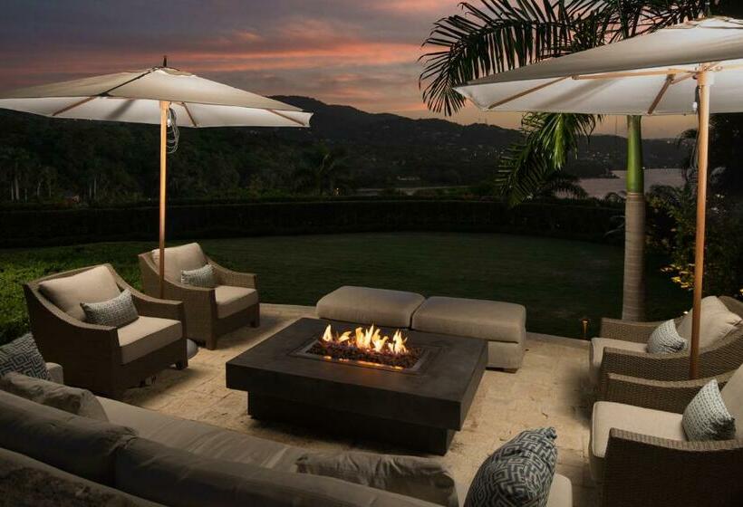 ویلای 5 خوابه, Round Hill Hotel & Villas