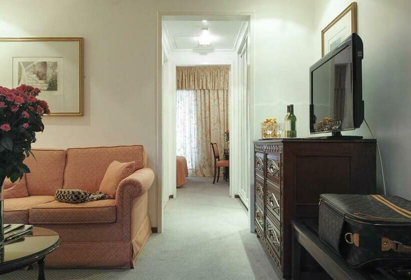 سوییت جونیور, Al Bustan