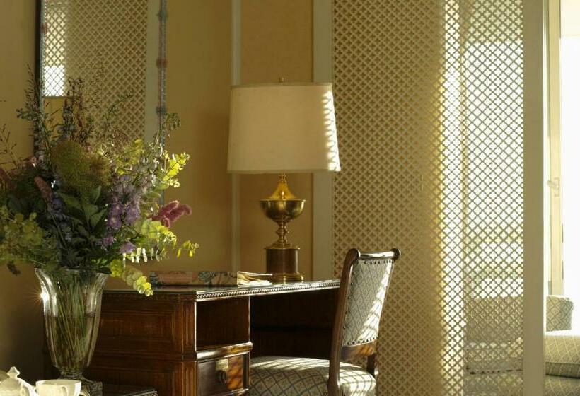 سوییت جونیور, Al Bustan