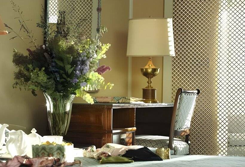 سوییت جونیور, Al Bustan