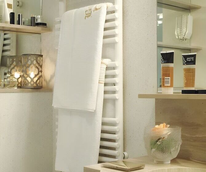 سوییت, Al Bustan