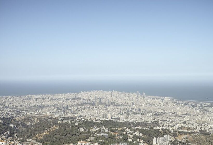 سوییت, Al Bustan