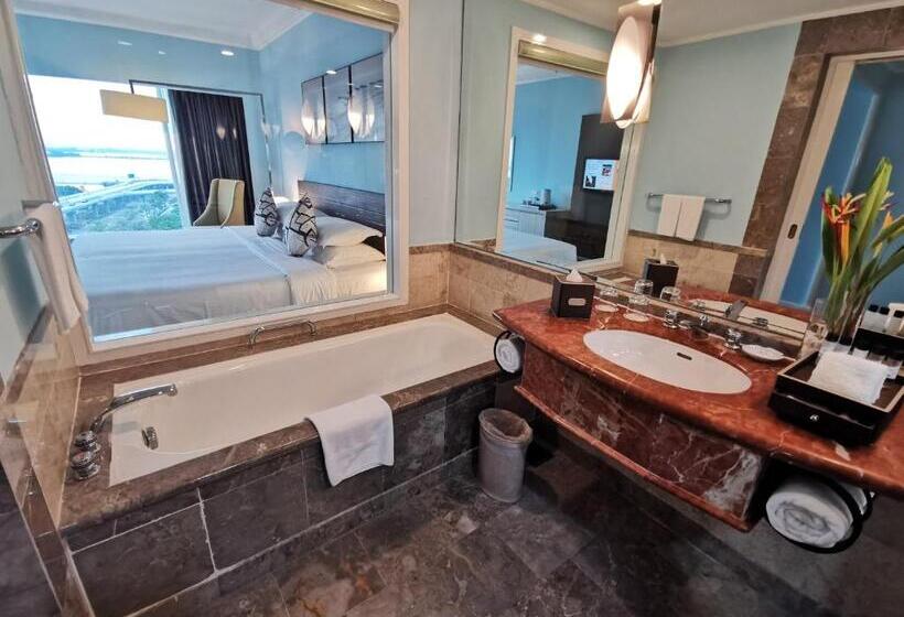 스탠다드 룸 킹사이즈 침대, Thistle Johor Bahru
