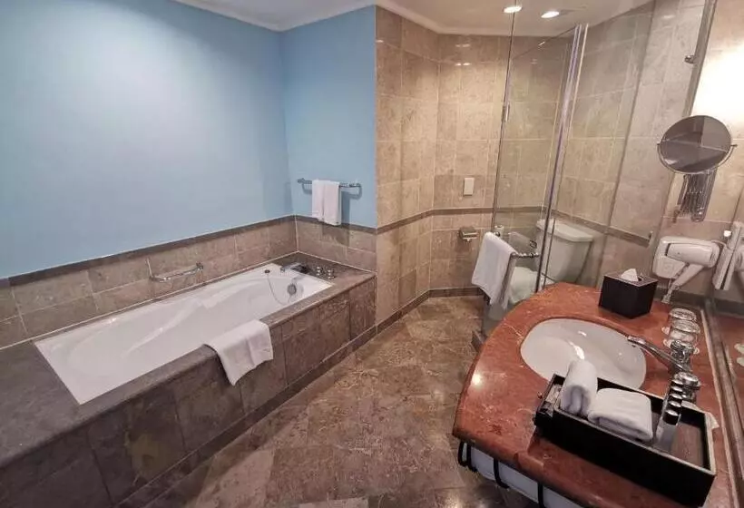 سوییت جونیور, Thistle Johor Bahru