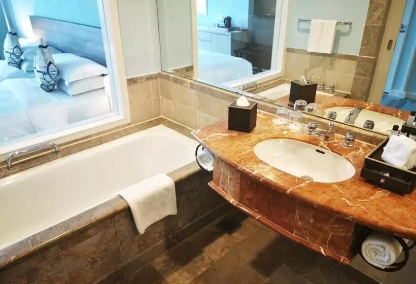 اتاق اجرایی با چشمانداز دریا, Thistle Johor Bahru