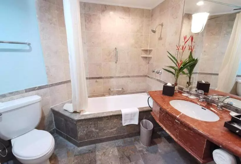 اتاق لوکس با تخت بزرگ, Thistle Johor Bahru