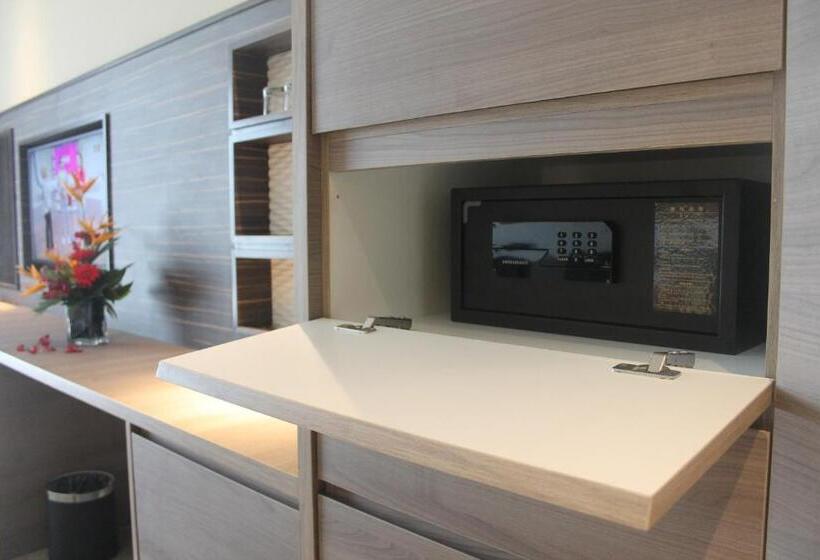 Номер Премиум, Klana Resort Seremban