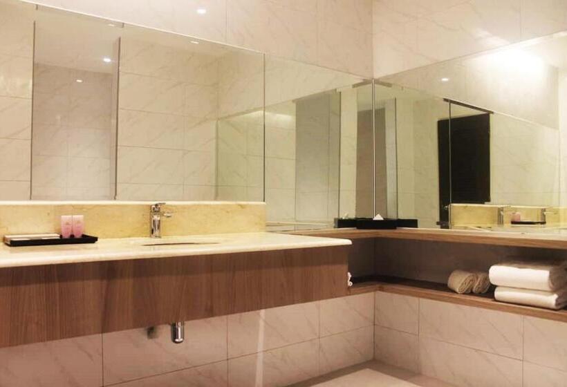 Номер Стандарт Трехместный, Klana Resort Seremban