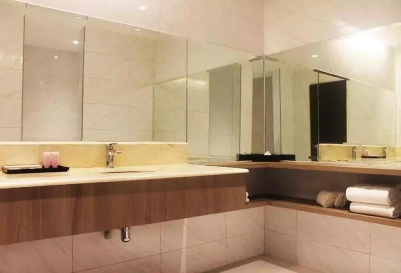 اتاق استاندارد سه نفره, Klana Resort Seremban