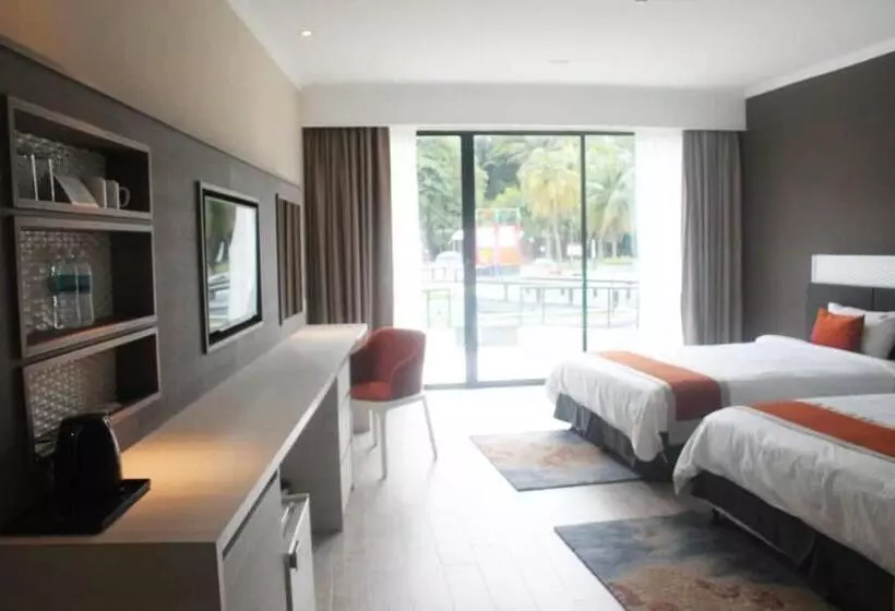 اتاق استاندارد سه نفره, Klana Resort Seremban