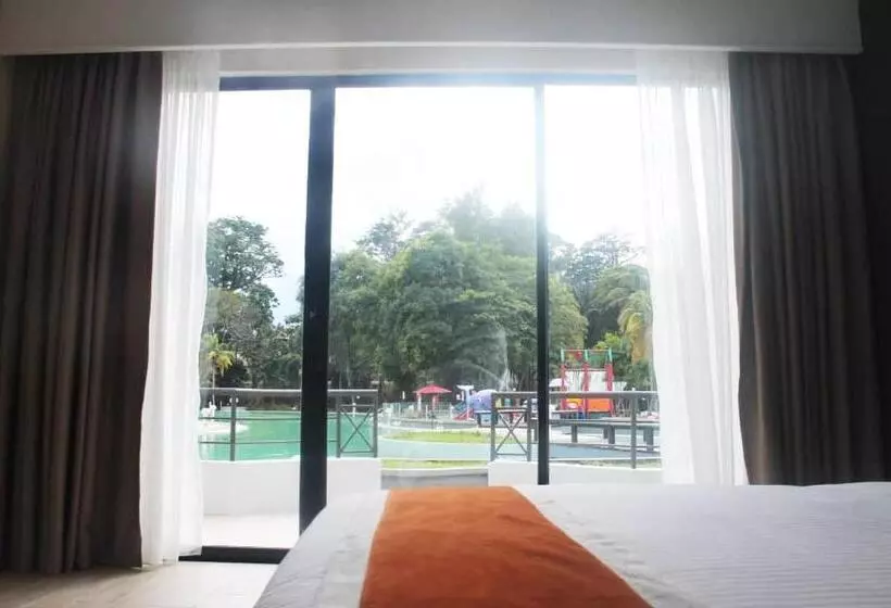 اتاق استاندارد سه نفره, Klana Resort Seremban