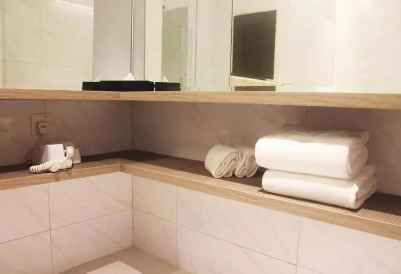 اتاق استاندارد سه نفره, Klana Resort Seremban