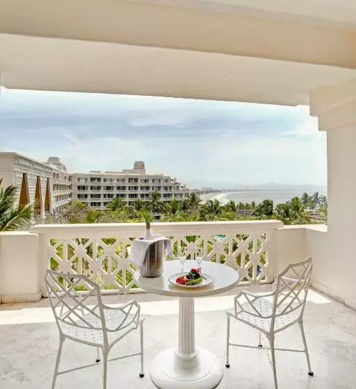 سوییت جونیور لوکس با چشم‌انداز دریا, Barceló Karmina   All Inclusive
