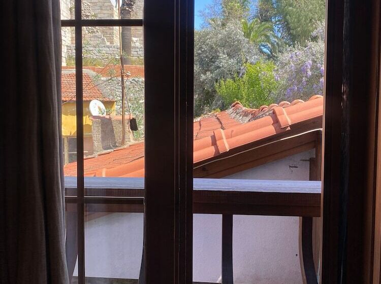 Номер Deluxe, Ibri