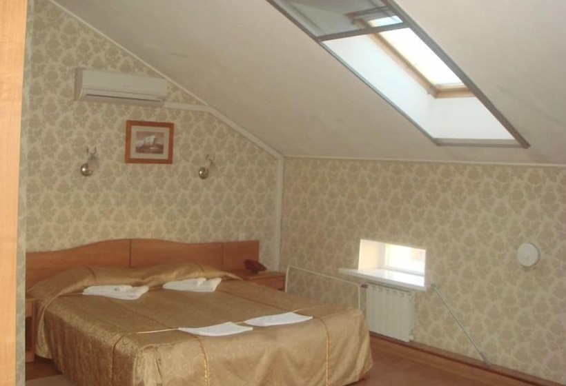 小型套房, Letuchaya Mysh