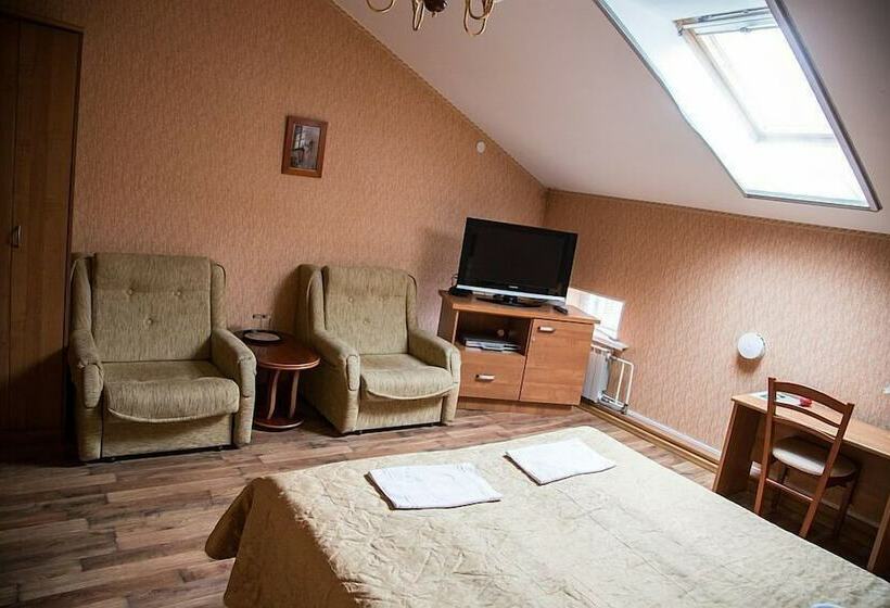 小型套房, Letuchaya Mysh