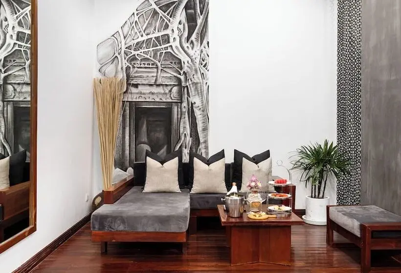 ロイヤルスイート, Shintana Saya Residence