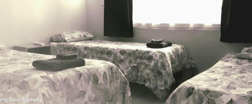 침실 2개 아파트, Aaron Court Motel