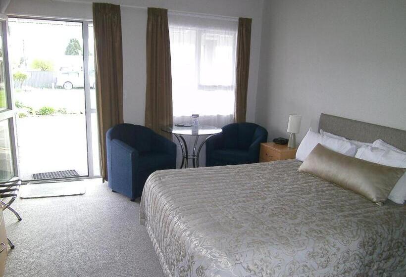 استودیوی استاندارد, Anchorage Motel Apartments