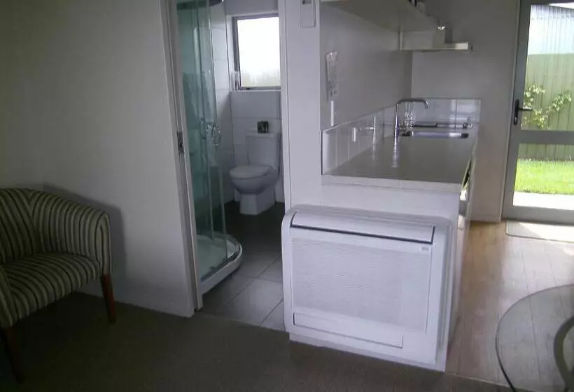 スタンダードスタジオ, Anchorage Motel Apartments