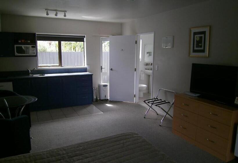 استودیو اجرایی, Anchorage Motel Apartments