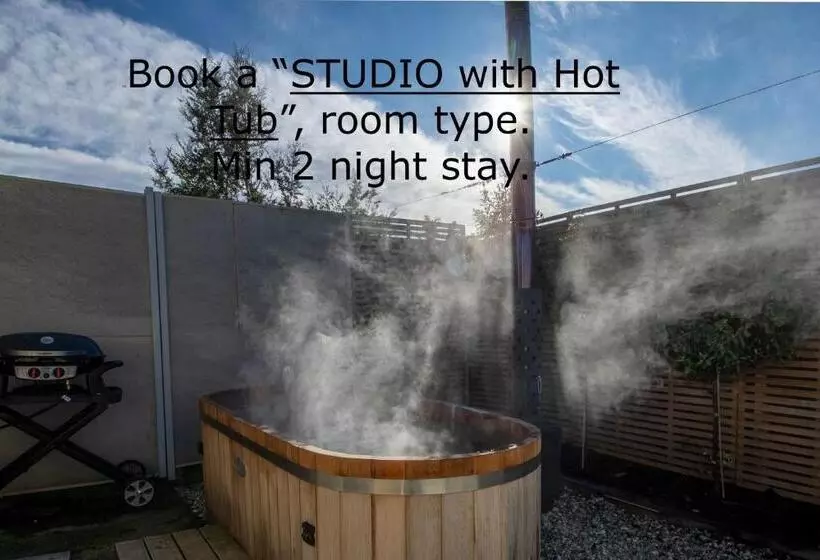 スタンダードスタジオ, Anchorage Motel Apartments
