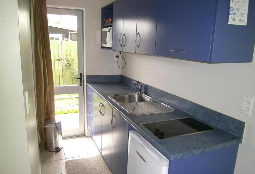 استودیوی استاندارد, Anchorage Motel Apartments