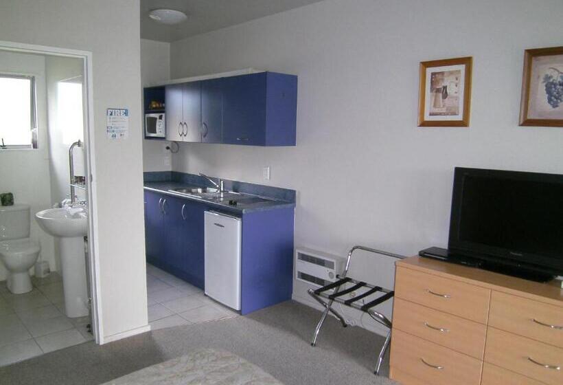 استودیوی استاندارد, Anchorage Motel Apartments