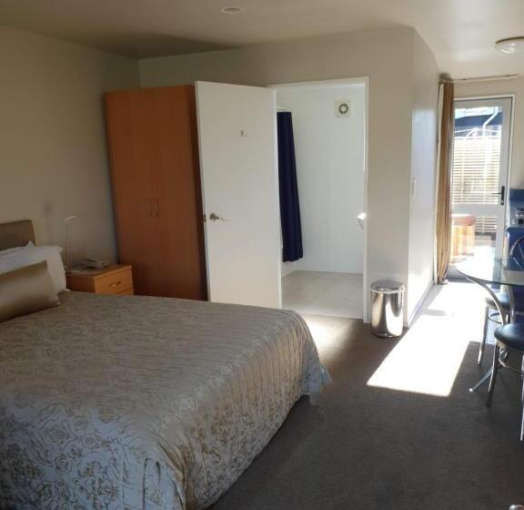 استودیوی استاندارد, Anchorage Motel Apartments