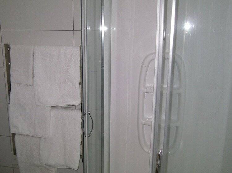 استودیوی استاندارد, Anchorage Motel Apartments