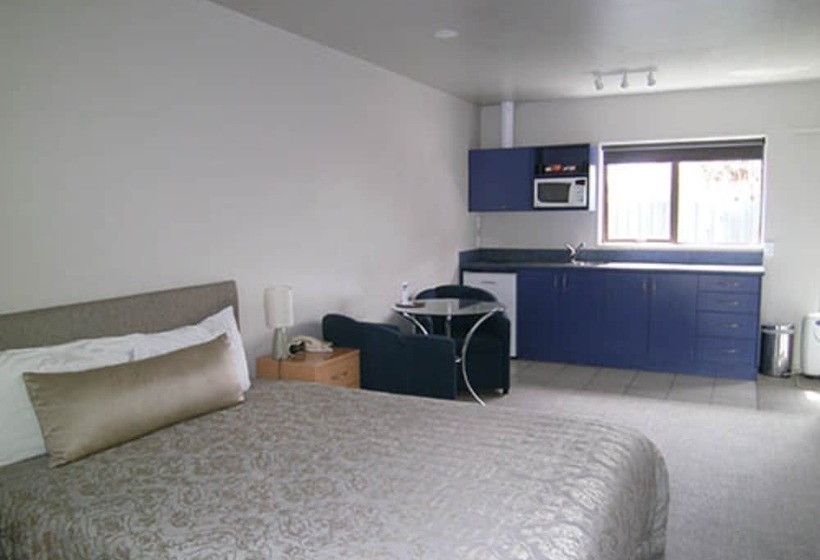 استودیوی استاندارد, Anchorage Motel Apartments