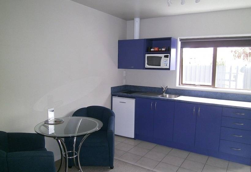 استودیوی استاندارد, Anchorage Motel Apartments