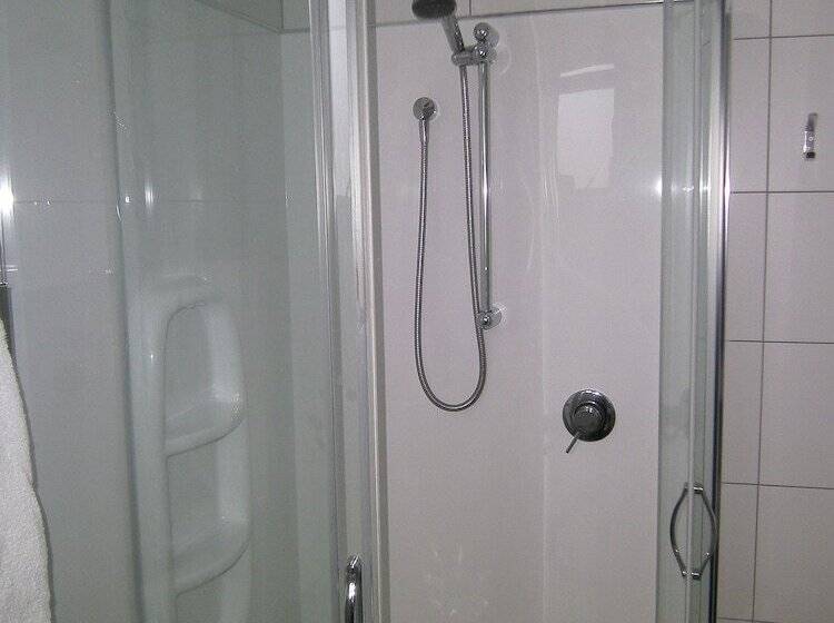 استودیو اجرایی, Anchorage Motel Apartments