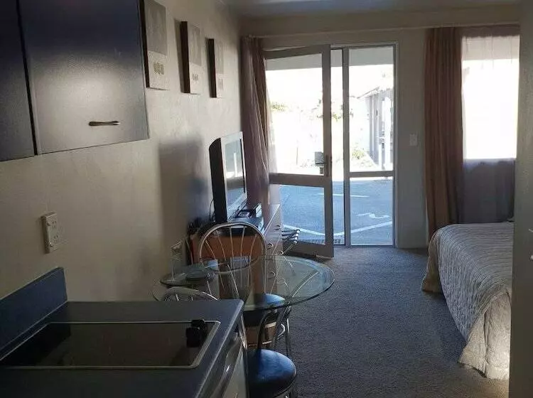 エクゼクティブワンルーム, Anchorage Motel Apartments