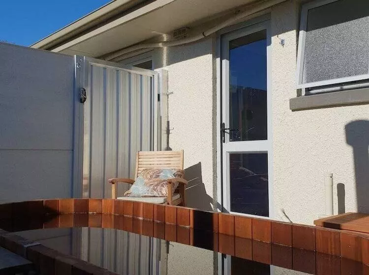 エクゼクティブワンルーム, Anchorage Motel Apartments