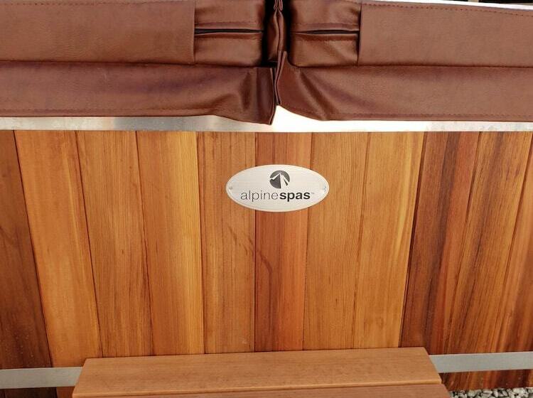 استودیو اجرایی, Anchorage Motel Apartments