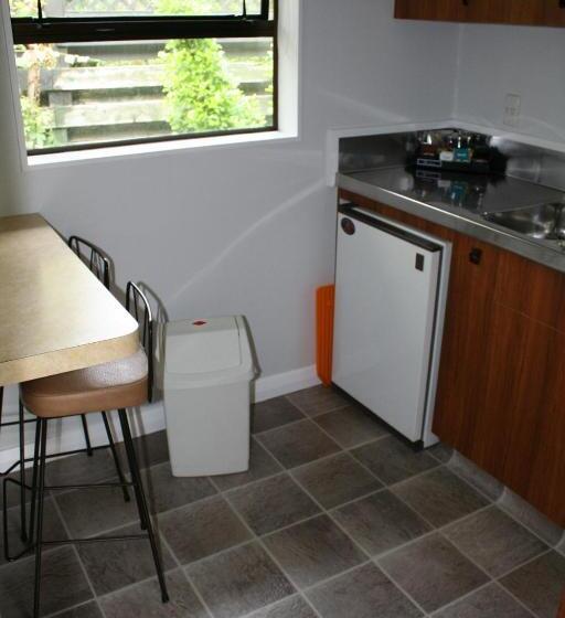 スタンダードスタジオ, Awatea Park Motel