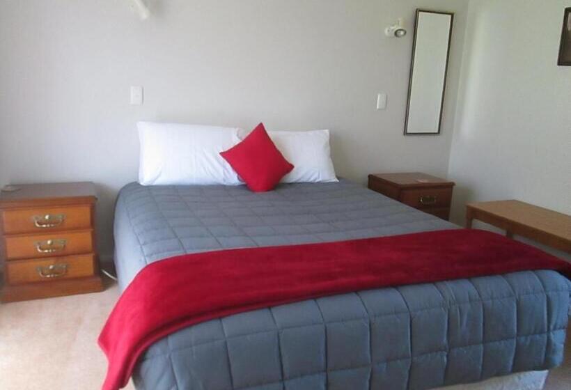 스탠다드 스튜디오, Awatea Park Motel