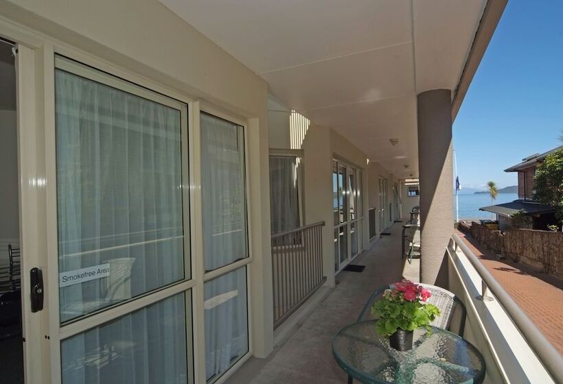 סוויטה, Baycourt Lakefront Motel