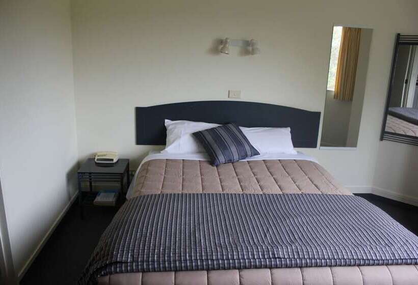 סוויטה, Baycourt Lakefront Motel